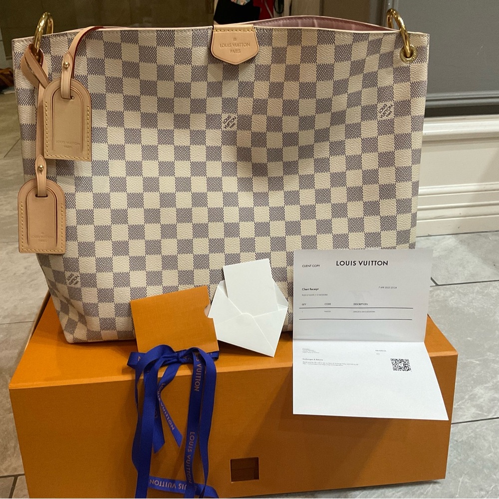 SOLD NEW IN BOX LV Graceful with 2 Luggage Tags